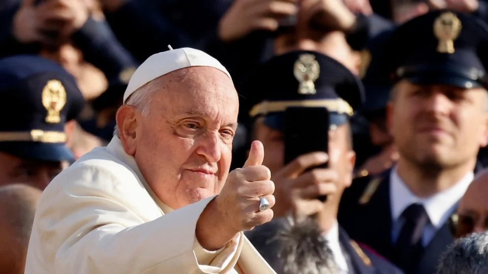 Papa Francisco donó sus últimas posesiones: más de 200 mil dólares fueron destinados a los presos