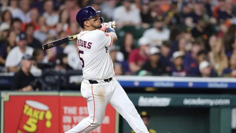 El mexicano Isaac Paredes se vuela la barda en victoria de Astros sobre Blue Jays