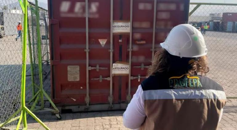 Aseguraron en puerto de Colima 5 toneladas de mercurio líquido