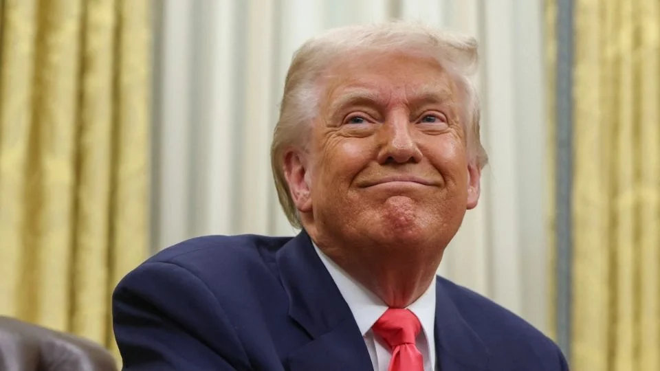 Trump ordena impulsar la explotación del fondo marino en busca de minerales clave para la economía de EU