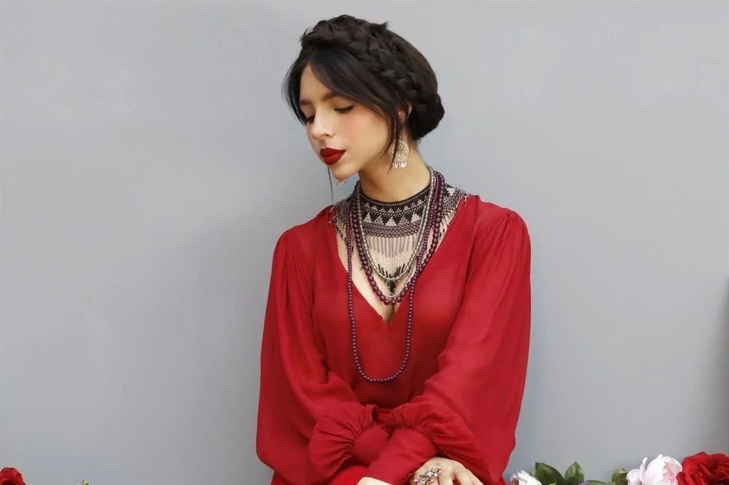 Estrena Ángela Aguilar canción de desamor