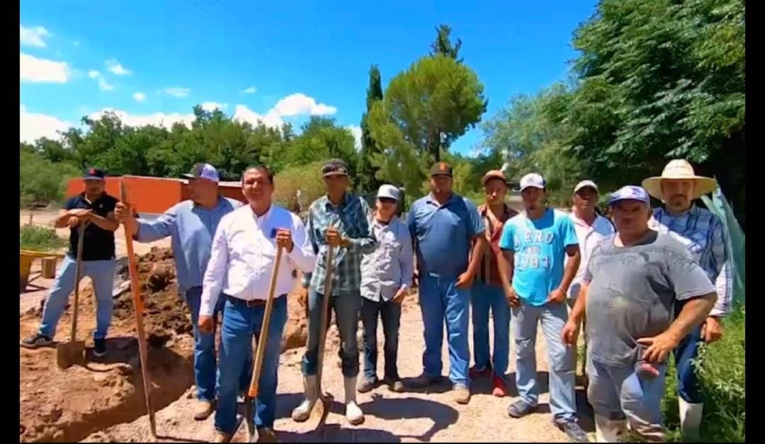 El presidente Profr. Sergio Olvera reconoce la labor de los trabajadores en su día