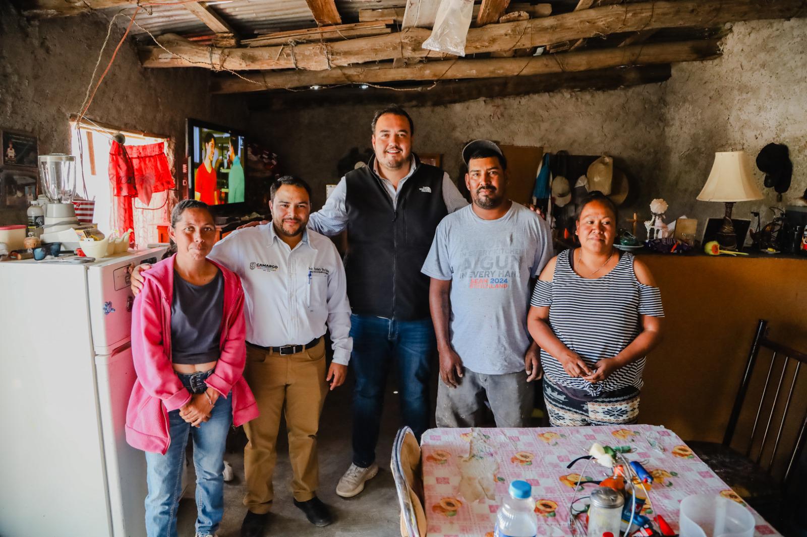 Vecino de Ojo Caliente agradece a presidente Jorge Aldana por entrega de láminas y polines para techar su casa
