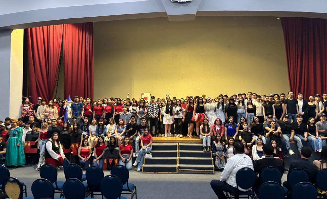 Presentan alumnos del COBACH Megaproyecto “Creaciones y Recreaciones Literarias 2025”