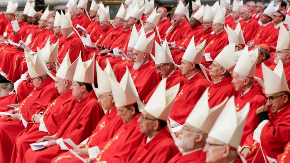 Cardenales se reunirán dos veces el lunes previo al cónclave; reconocen que debates para buscar candidatos siguen abiertas