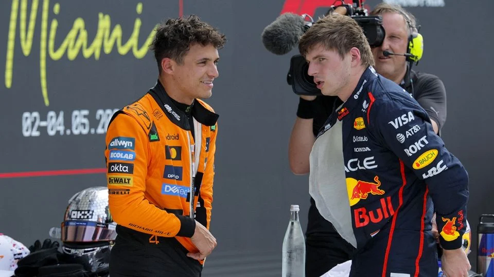 Lando Norris le mostró el dedo medio a Max Verstappen durante la batalla que tuvieron en el GP de Miami