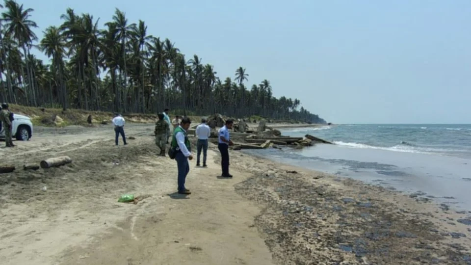 Se registra derrame de hidrocarburos en Dos Bocas; investigan a Pemex