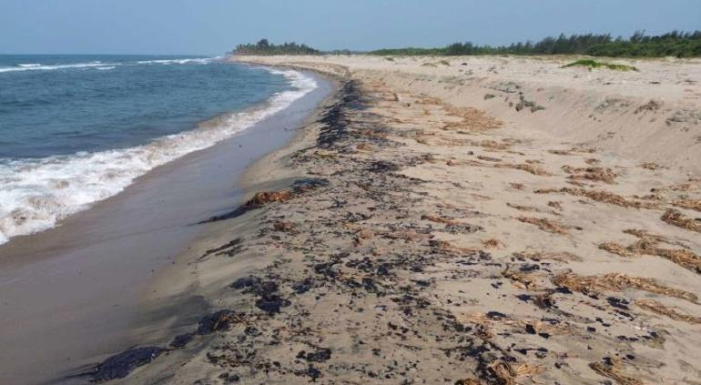 Cerraron playas de Tabasco por derrame de petróleo en Dos Bocas