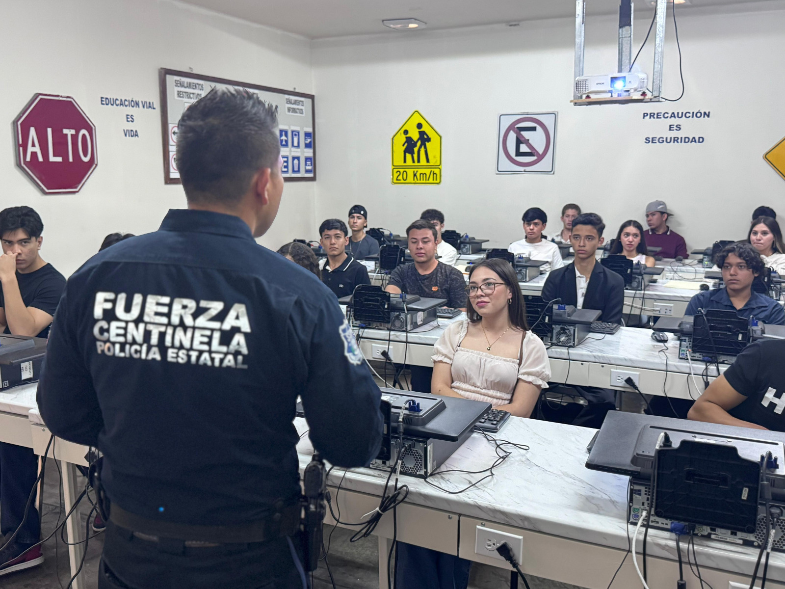 Promueve SSPE cultura de legalidad con la expedición de 126 mil licencias de conducir en el estado