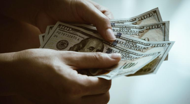 Dólar a la alza en ventanillas este viernes; así cotizó hoy