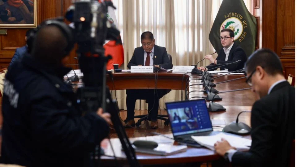 Perú promulga ley para juzgar a adolescentes de 16 y 17 años como adultos por delitos violentos