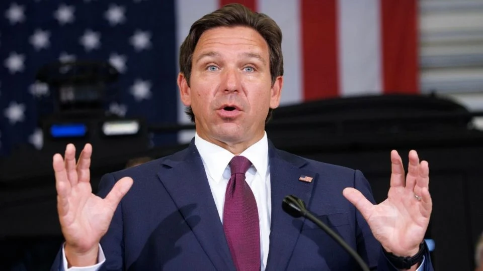 Gobierno de Florida propone usar militares como jueces para deportar migrantes