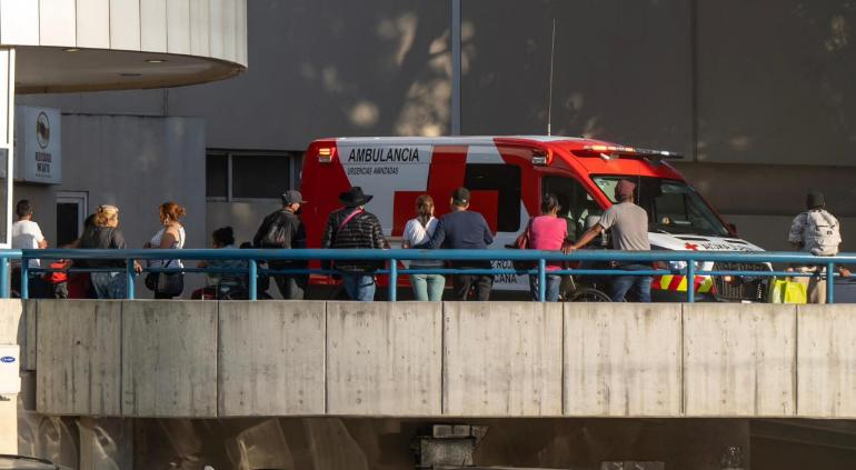 Disfrazados de enfermeros rematan a mujer en hospital en Tijuana