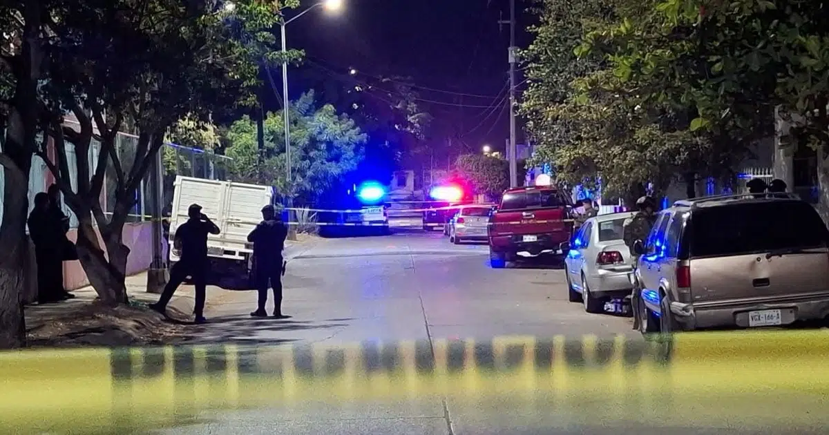 Armados pasan por amigo a su casa y luego lo atacan a balazos