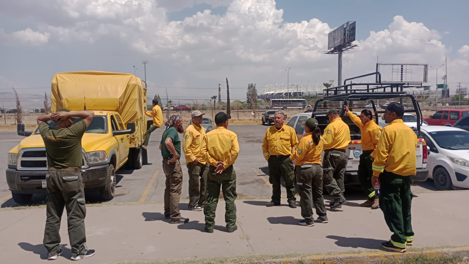 Arriba segundo grupo de brigadistas de otros estados para hacer frente a los 23 incendios forestales activos en Chihuahua