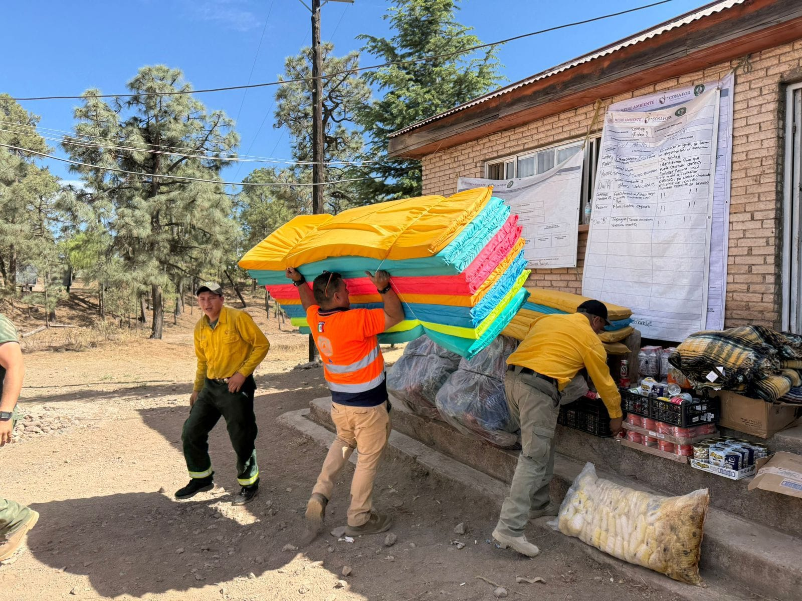 Entrega Estado insumos a brigadistas en Madera para fortalecer la capacidad de atención a emergencias