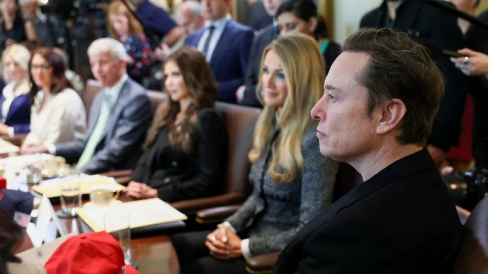 «Estoy decepcionado»: Musk critica plan fiscal de Trump que busca poner un impuesto a las remesas