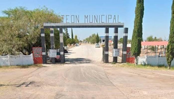 Detienen a hombre por robar agua del panteón municipal