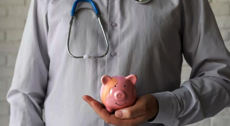 Bajó el gasto en salud; Hacienda: son «ajustes», no recortes