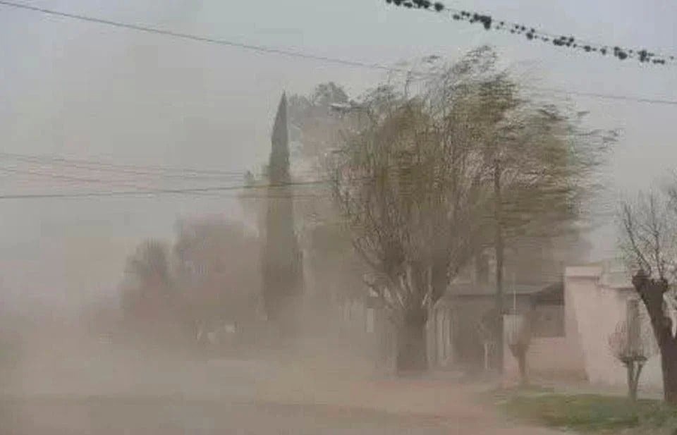 Anticipan vientos fuertes y lluvias aisladas en zonas del estado