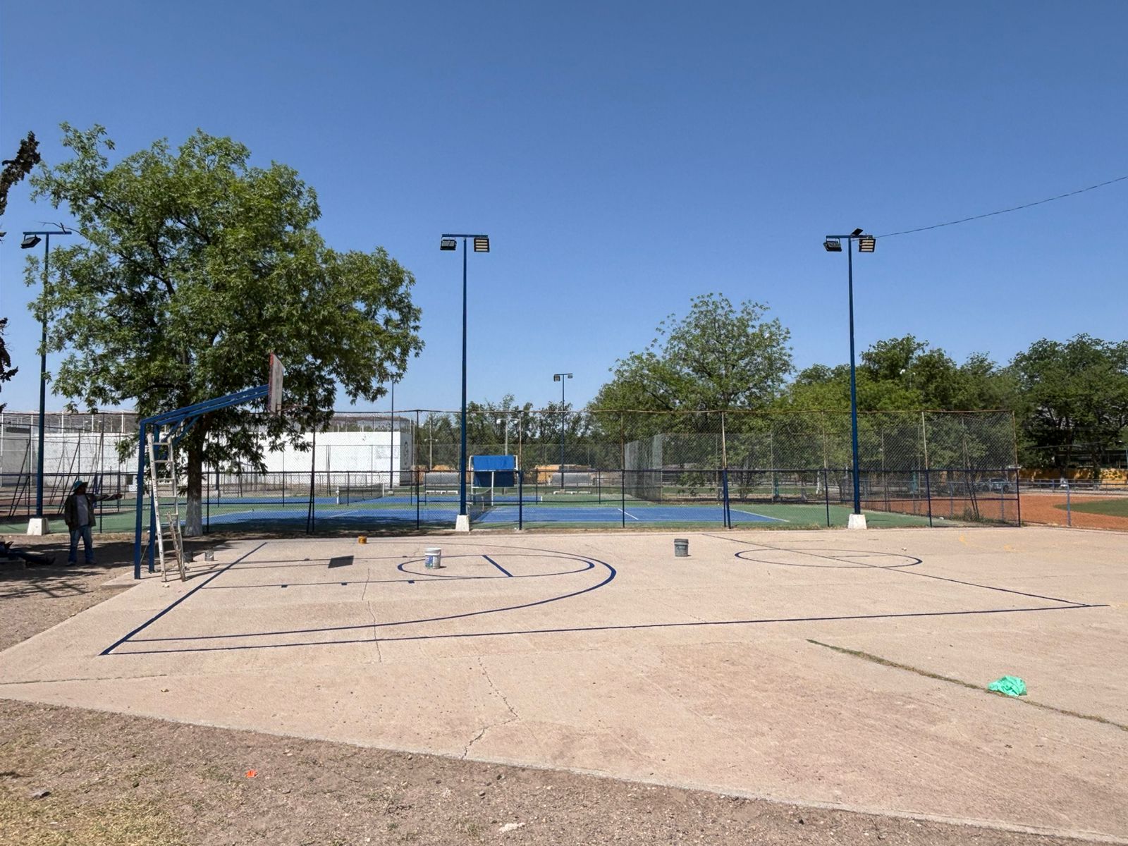Inicia Municipio trabajos de pintura en canchas de la deportiva Luis Jaramillo