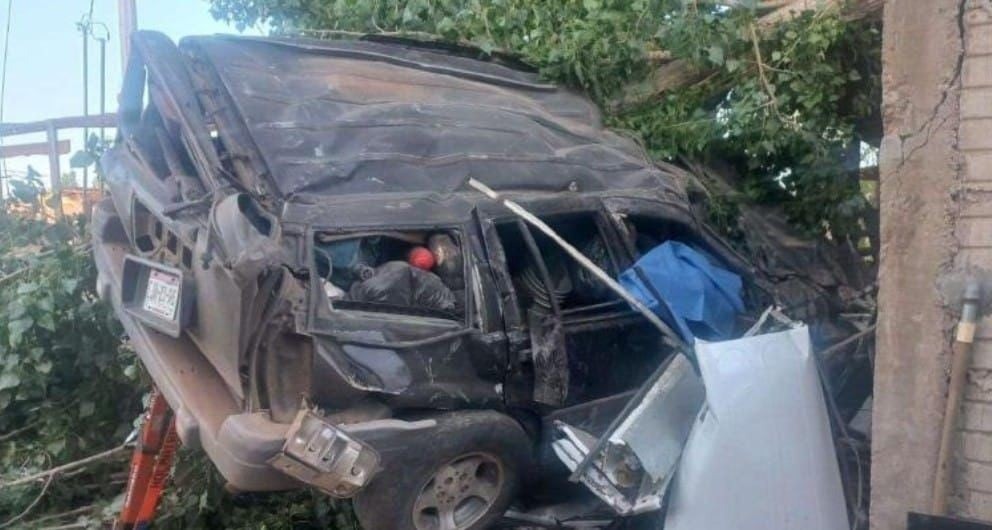 Muere mujer tras chocar su camioneta contra una vivienda