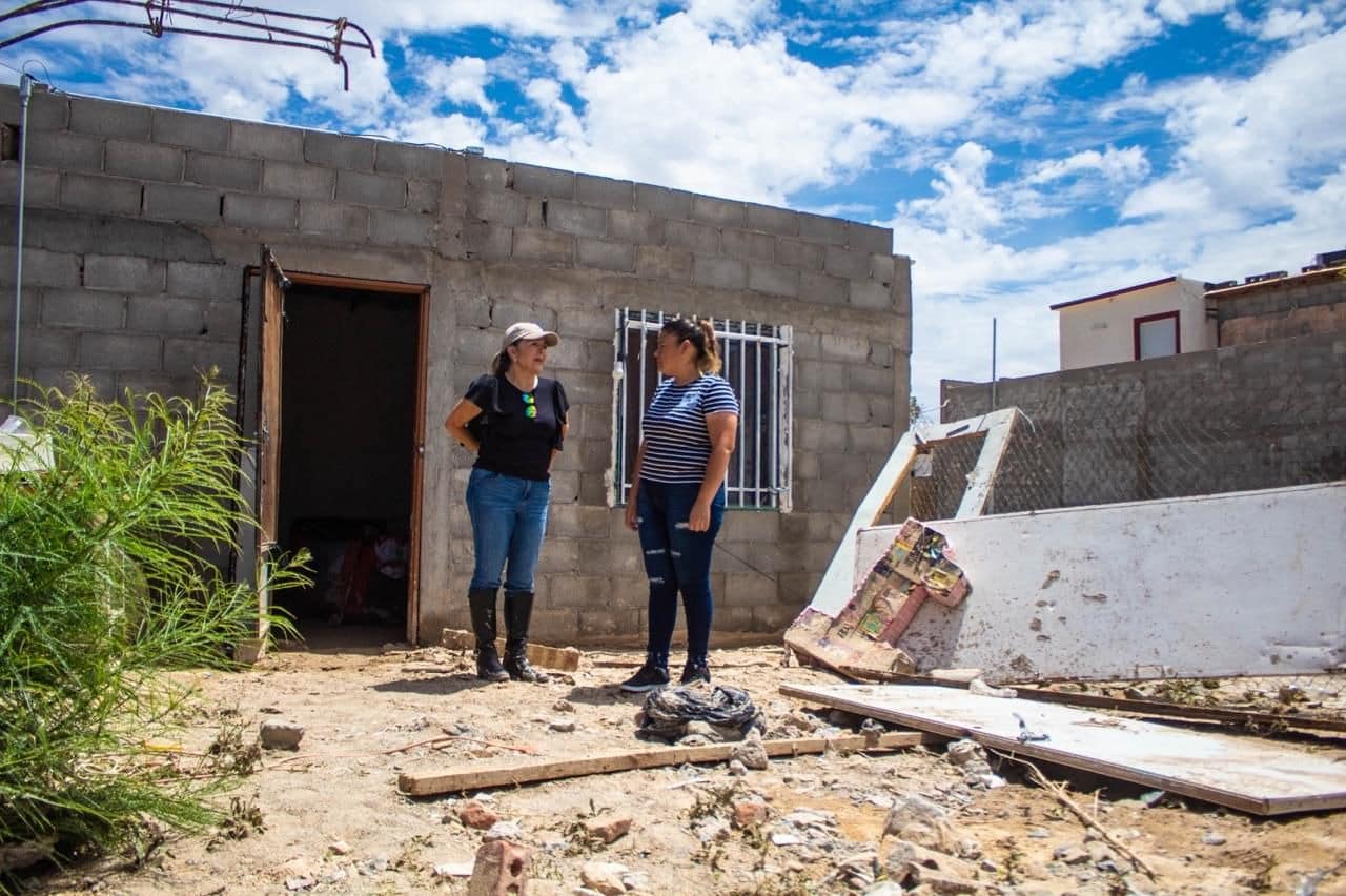 Visita Rosana Díaz colonias afectadas y brinda apoyo a familias damnificadas por las lluvias