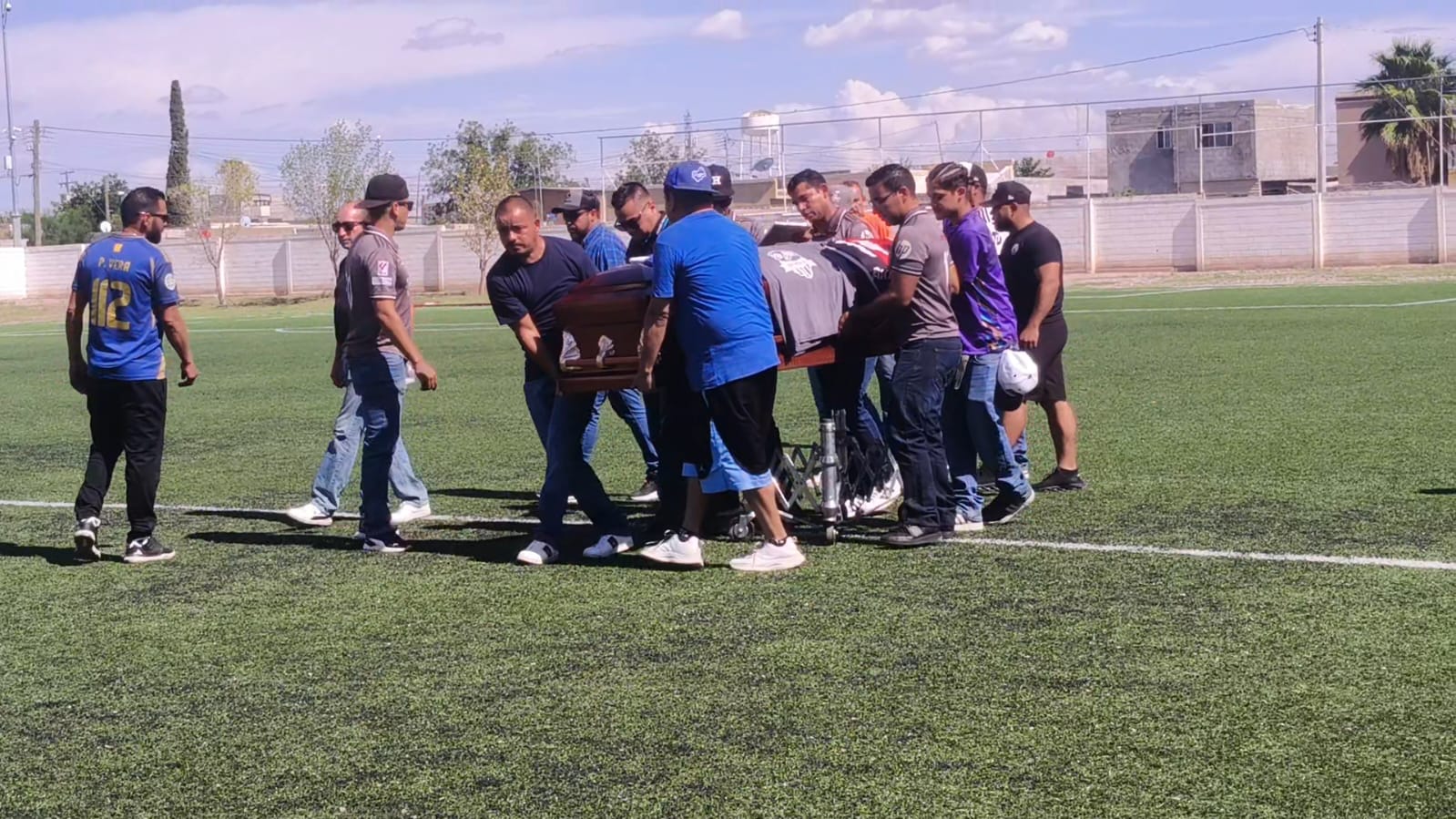 Homenaje a Daniel Salvador Estevane Riojas “Cabrito” en el estadio de la colonia Revolución