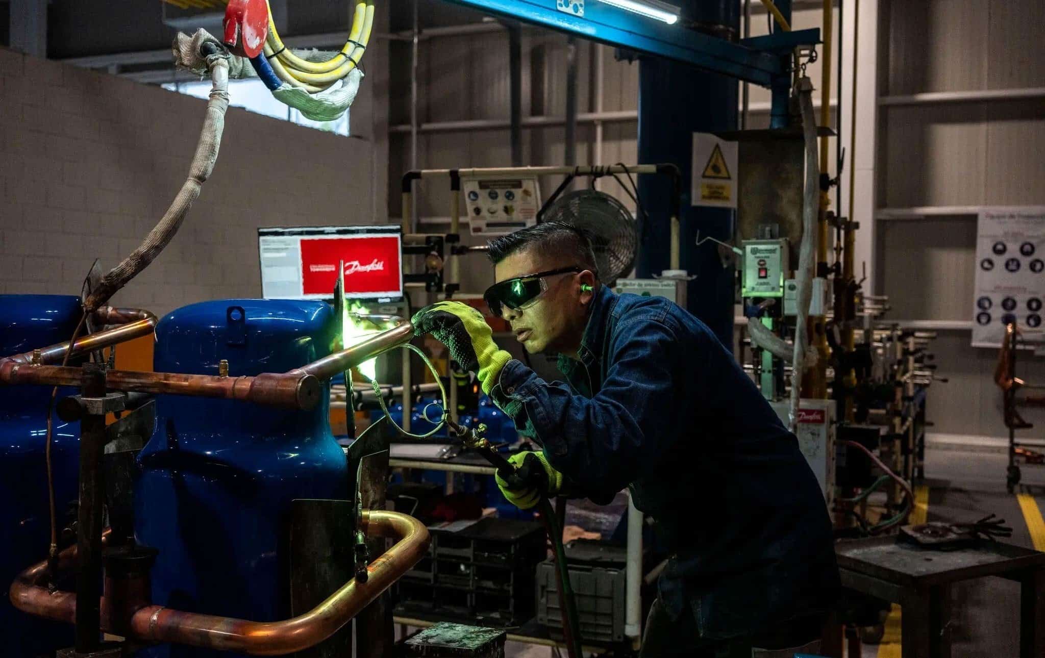 Atrapado entre los aranceles y China, México se adapta a un EU impredecible