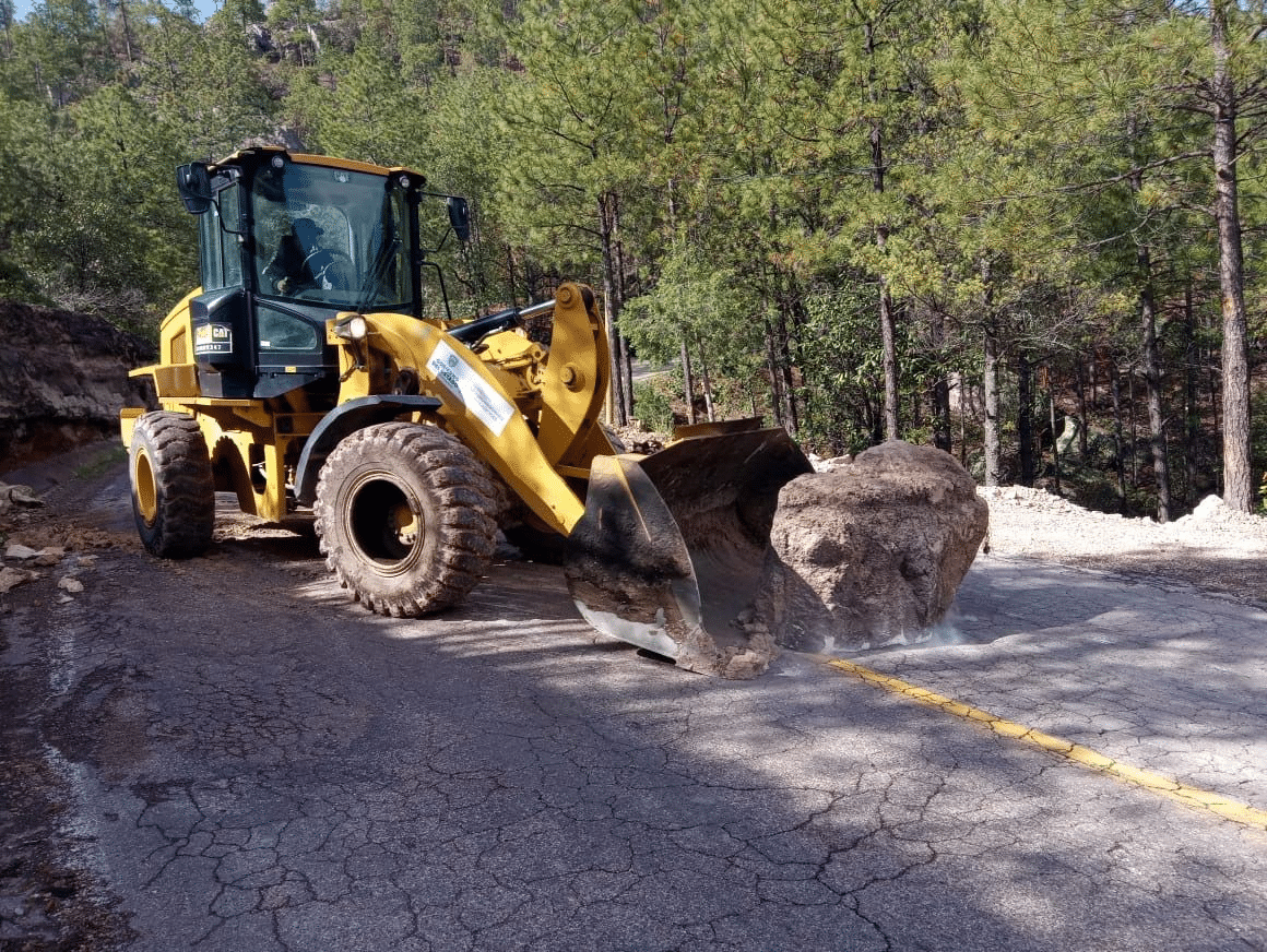 Restablece SCOP paso seguro en la Sierra Tarahumara tras derrumbes por lluvias