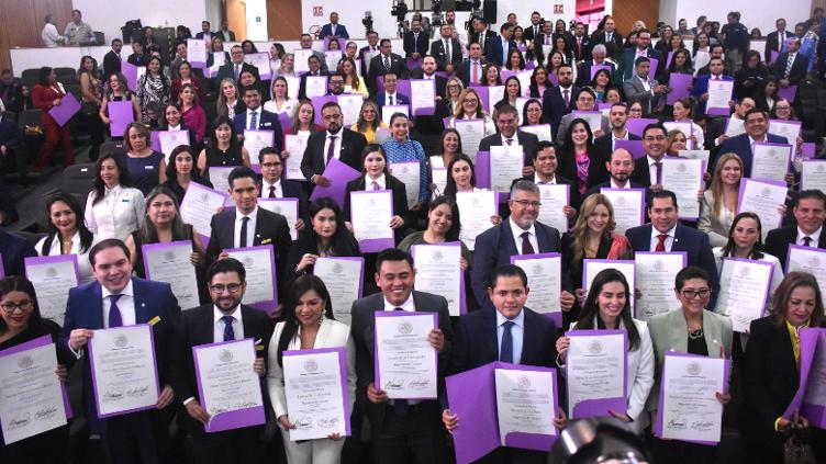 Entrega INE constancias a 801 jueces y magistrados federales electos