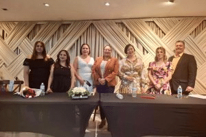 Acompaña Elizabeth Guzmán a graduados de la Primaria México Lealtad 2321