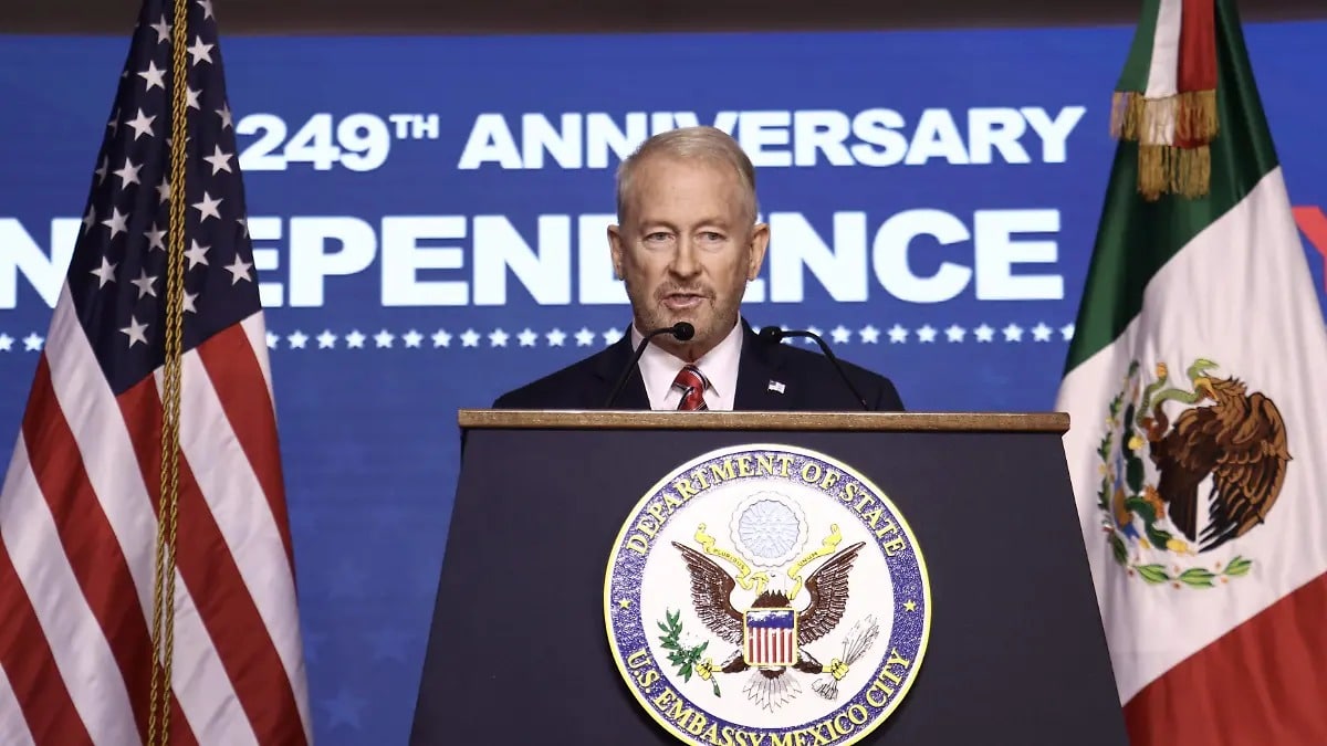 “No se trata de que EU actúe solo”, dice embajador sobre orden de Trump para atacar a cárteles