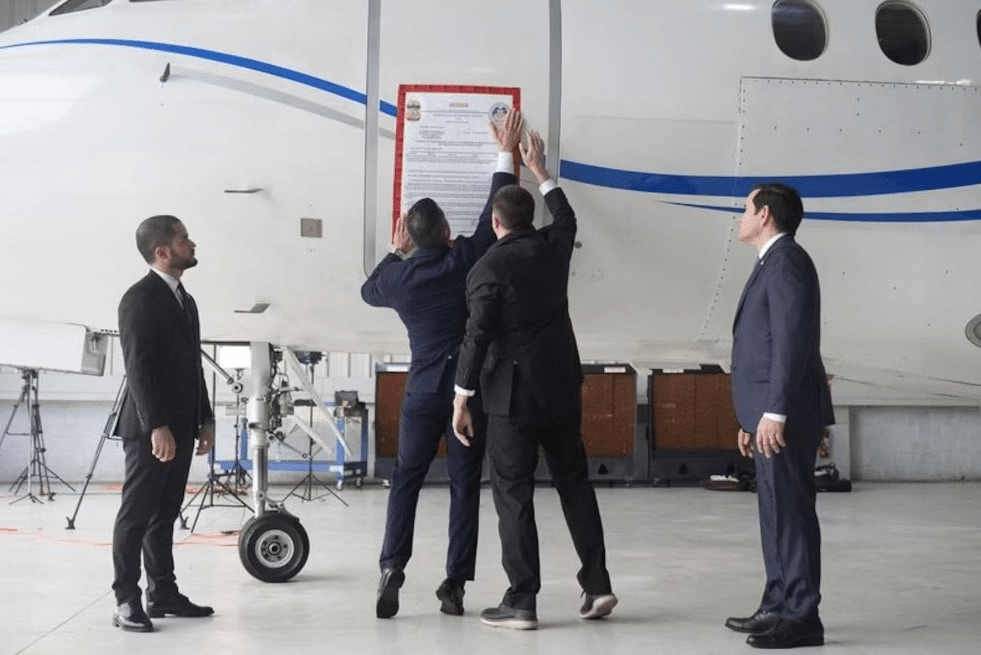 Desde aviones hasta mansiones: lo que EU incautó a Maduro