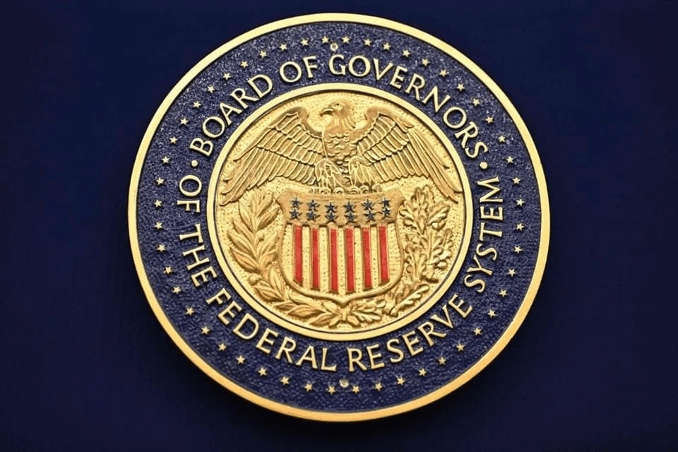 Trump pide renuncia de gobernadora de la Fed