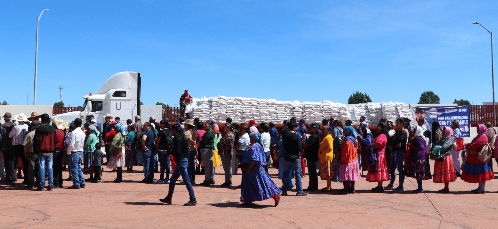 Entrega NutriChihuahua apoyos alimentarios durante jornadas de vacunación en Carichí y Guachochi