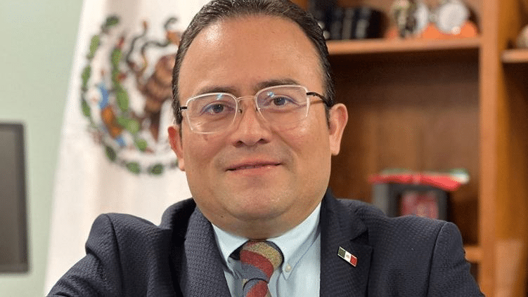 Acusan a cónsul de México en Denver de tráfico de influencias