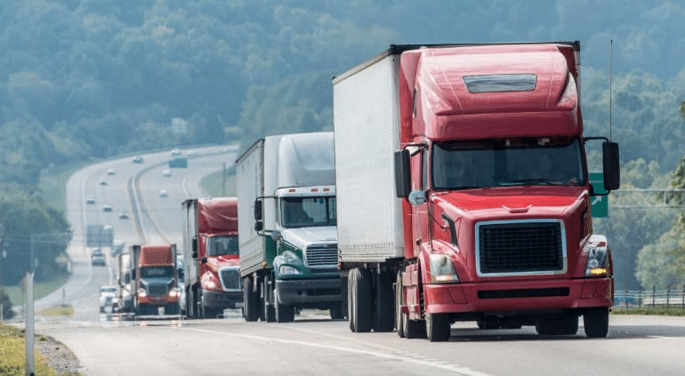 Doble golpe a traileros: aranceles y alza en robo de carga