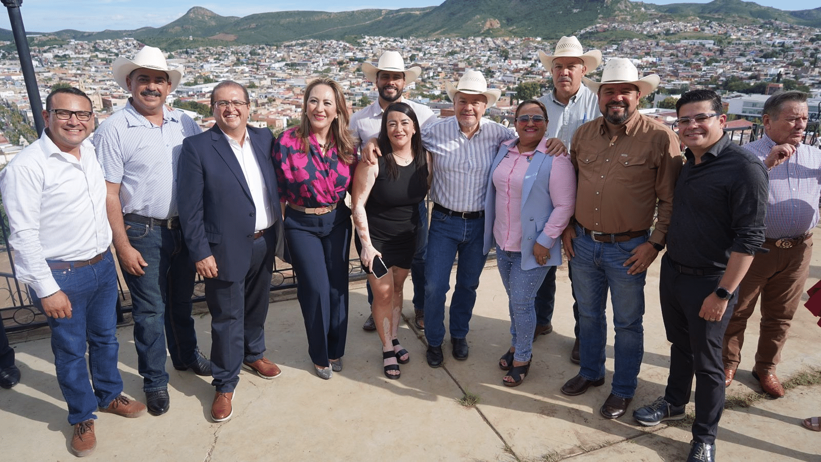 Trata Mario Vázquez federalismo y regionalización de la sanidad con alcaldes