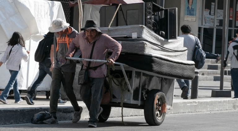 Aumentó la pobreza laboral en el país tras llegar al récord mínimo