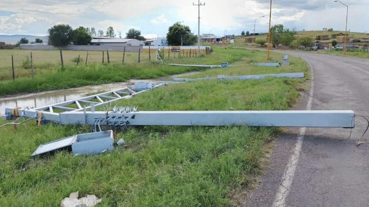 Derribaron arco y cámaras de Centinela en Zaragoza