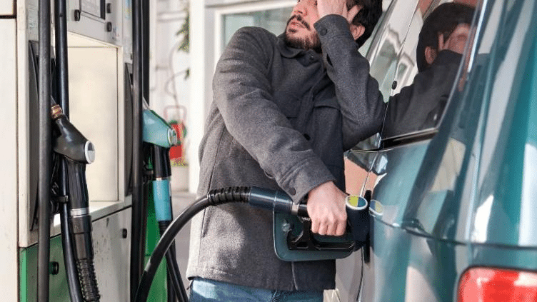 Van 21 semanas; extienden impuesto máximo de gasolinas