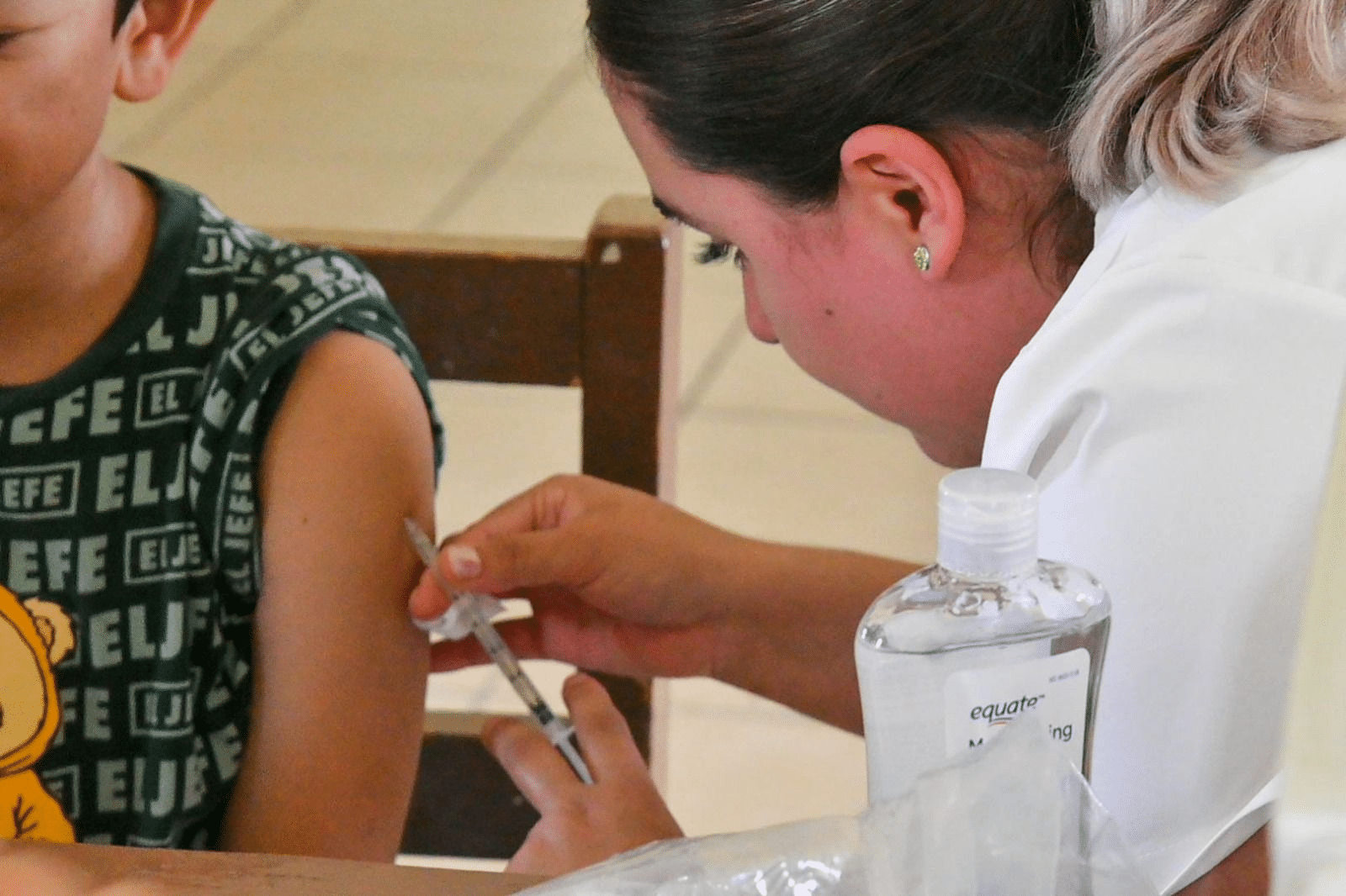 Gobierno de Maru Campos refuerza vacunación contra el sarampión en la Sierra Tarahumara