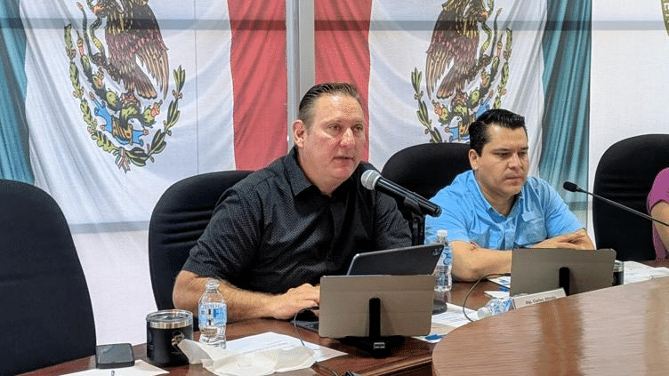 Proponen prohibir redes a menores de 14 y regular celular en escuelas