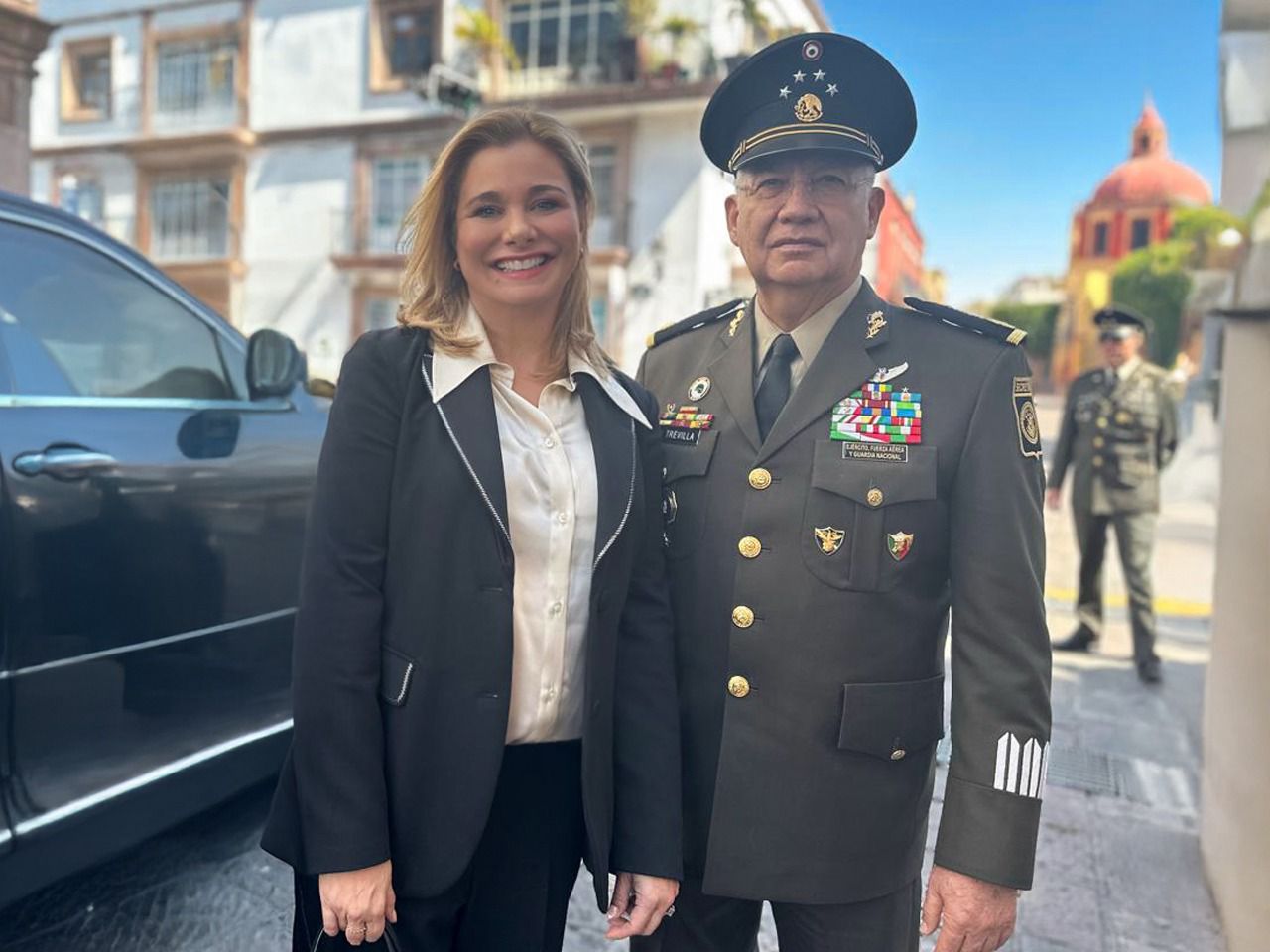 Maru Campos se reúne con secretario de la Defensa