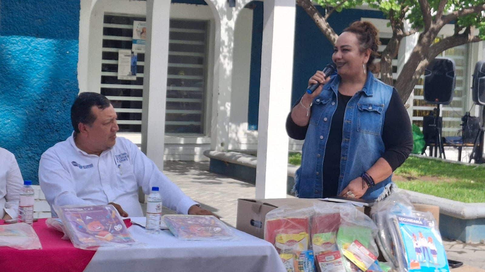 Entrega Norma Pavía más de 400 paquetes de útiles escolares en San Francisco de Conchos junto a Gobierno del Estado