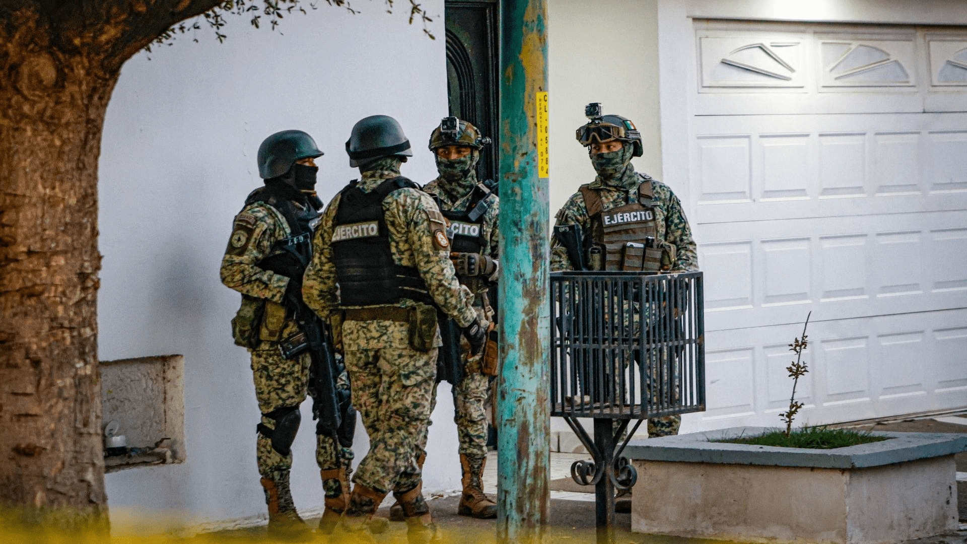 Reventaron residencia en Culiacán; arrestaron a 8 y aseguraron arsenal