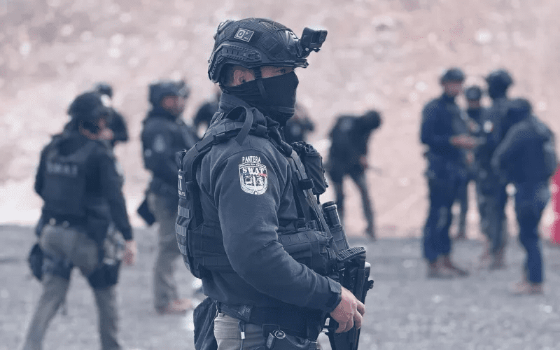 “Linieros” detenidos en Ojinaga; 21 4rm4s, dr0g4 y 136 poncha llantas