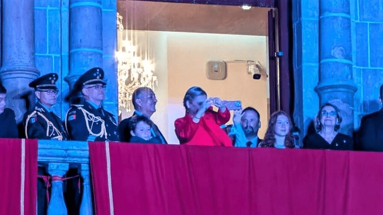 Mandó Maru «corazones» a chihuahuenses en El Grito