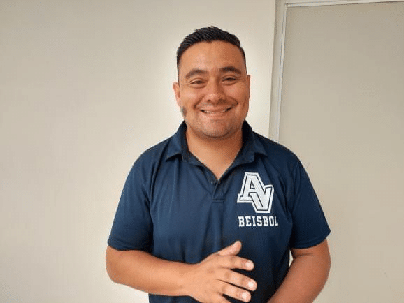 La Cruz fortalece educación con entrega de uniformes escolares a más de 800 alumnos